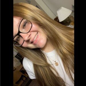 Meet your Posher, Alyssa